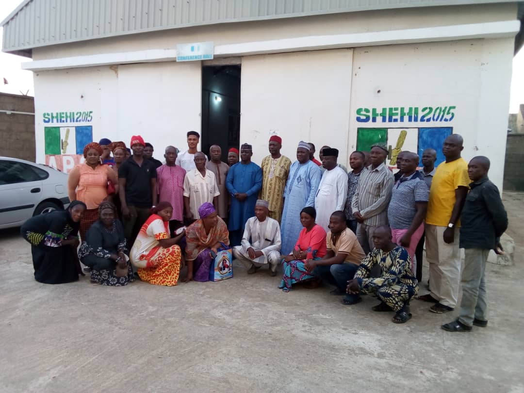 Yuletide: Zamfara APC donates cows, food items to CAN, Igbo, Yoruba communities 
