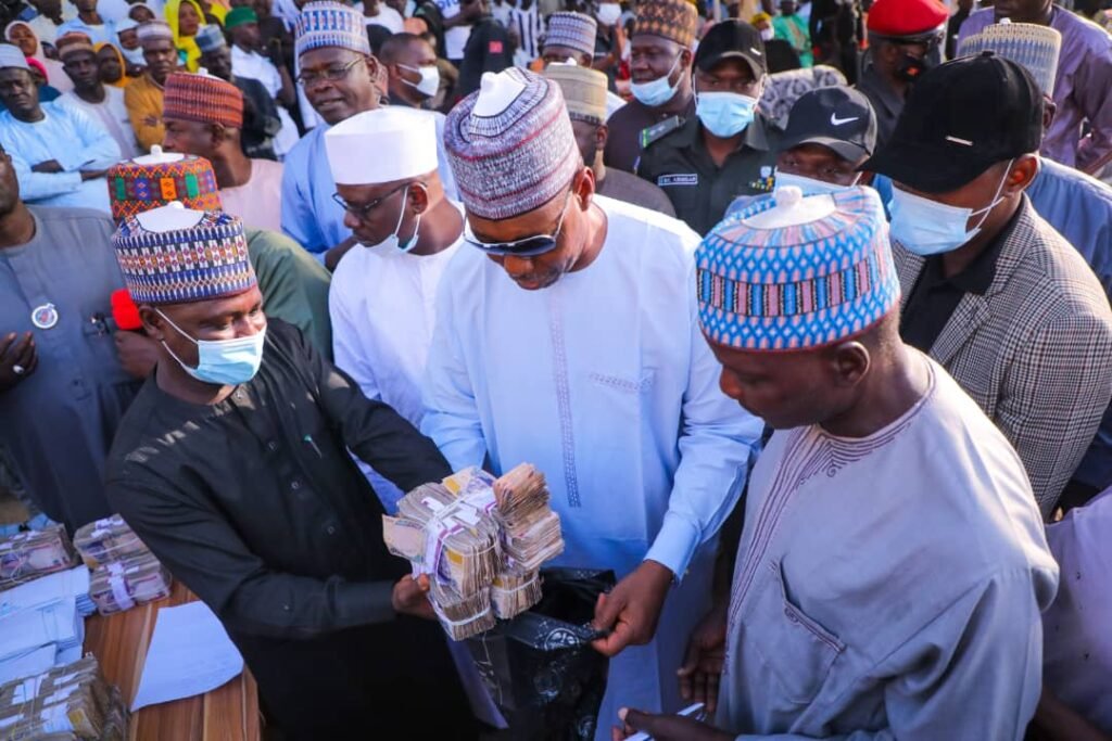 In Gwoza, Zulum shares N150m grants to traders, food to 27,000 vulnerable persons 