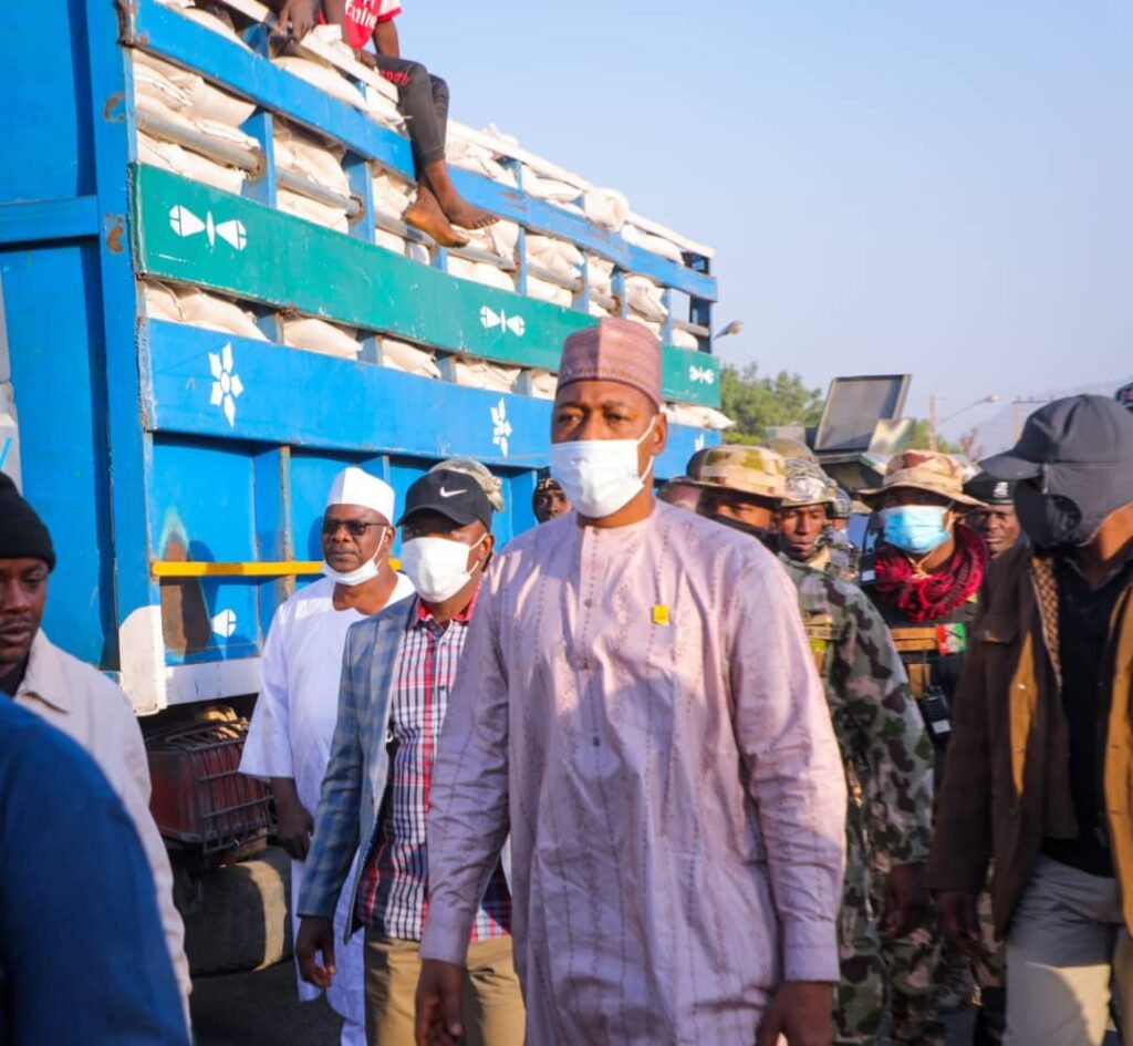 In Gwoza, Zulum shares N150m grants to traders, food to 27,000 vulnerable persons 