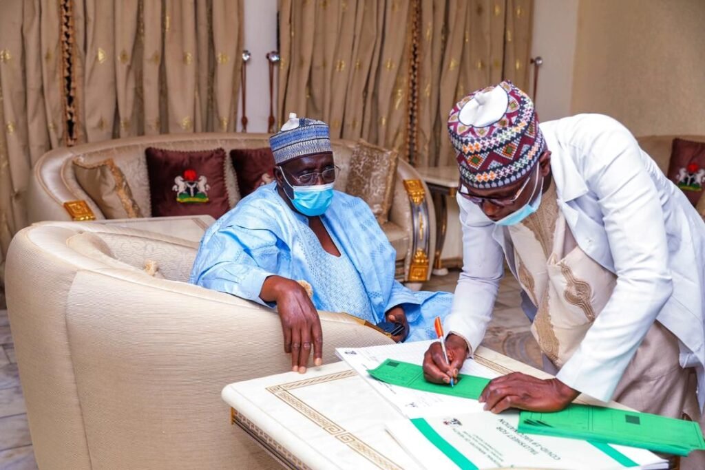 Covid -19 : Kebbi Governor Receives Covid Vaccine