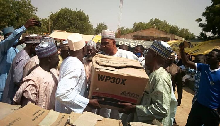 Sen. Leader, Yahaya, distributes 650 pumping machines to famers in 6 LGAs for dry season farming