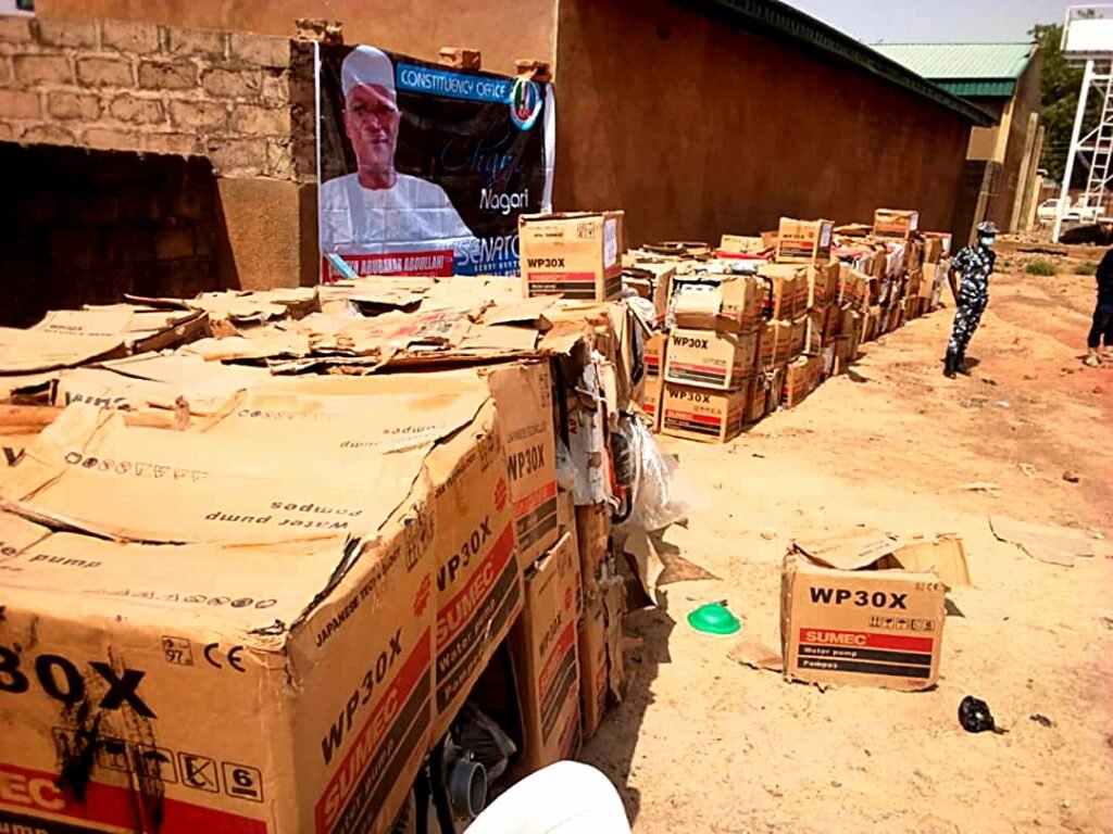 Sen. Leader, Yahaya, distributes 650 pumping machines to famers in 6 LGAs for dry season farming