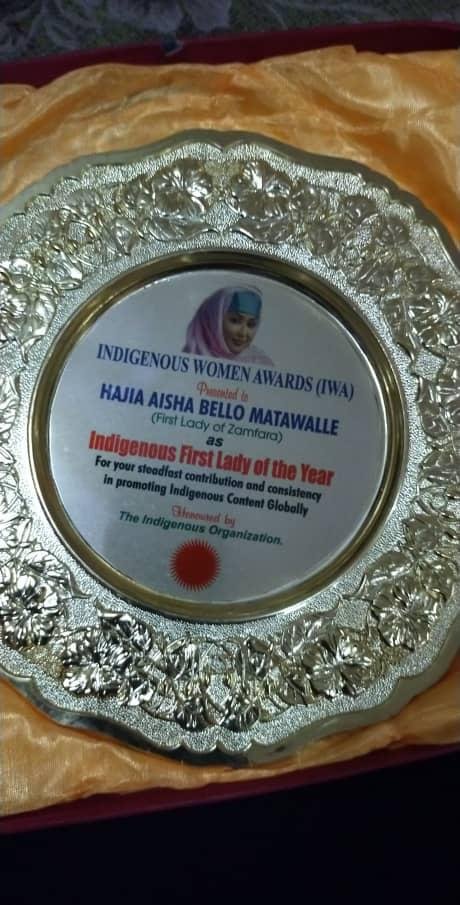 ZAMFARA FIRST LADY RECEIVES AWARD OF FIRST LADY OF THE YEAR