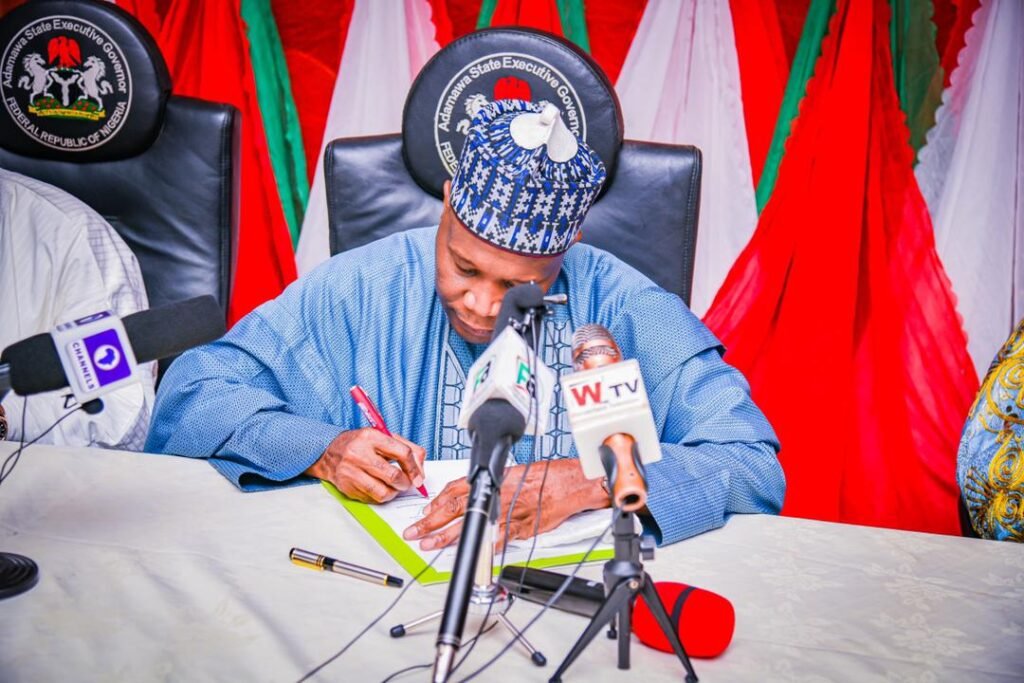 Governors Fintiri and Yahaya Donate N50 million Naira To Support IDPs of Lunguda Waja Communal Clash