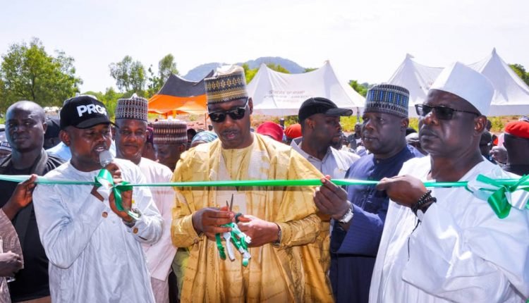 Askira-Uba: Zulum unveils two schools, health Centre; starts 300 houses