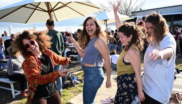 Israel lifts mask requirement with few exceptions