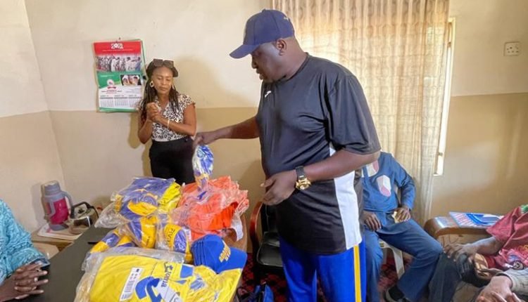 Adamawa volleyball association chairman donates training jerseys to national team players