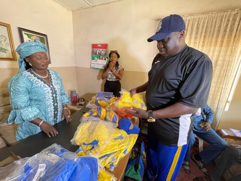 Adamawa volleyball association chairman donates training jerseys to national team players