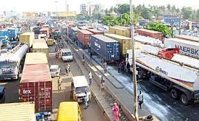 Apapa Gridlocks; Fashola wants traffic law enforcement against indiscriminate parking by trucks 