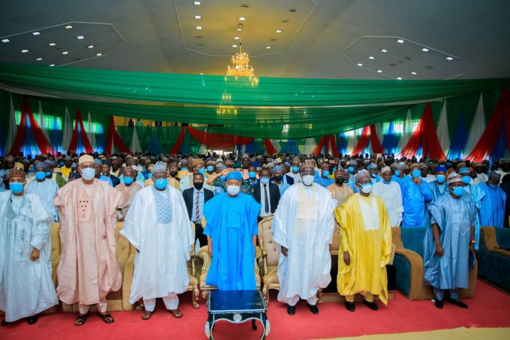 Gov. Bagudu swears in 21 LGs Chairmen, calls for hard work, fairness