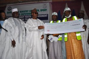 Zulum doles out N100m to 152 youths for renouncing thuggery