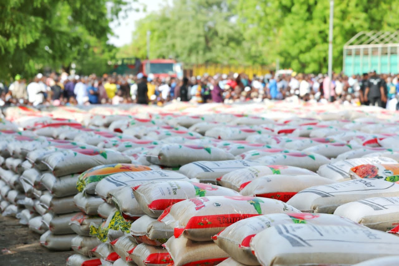 Zulum launches food aide for 100,000 residents in MMC, Jere