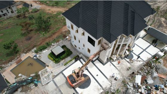 FHA disowns kpokpogiri as FCTA demolishes Abuja mansion