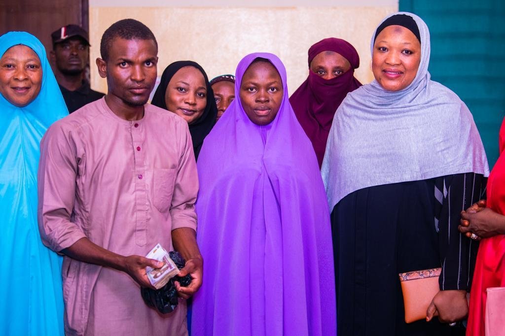 ZAMFARA FIRST LADY DONATES ITEMS, CASH TO MOTHER OF NEWBORN QUADRUPLETS