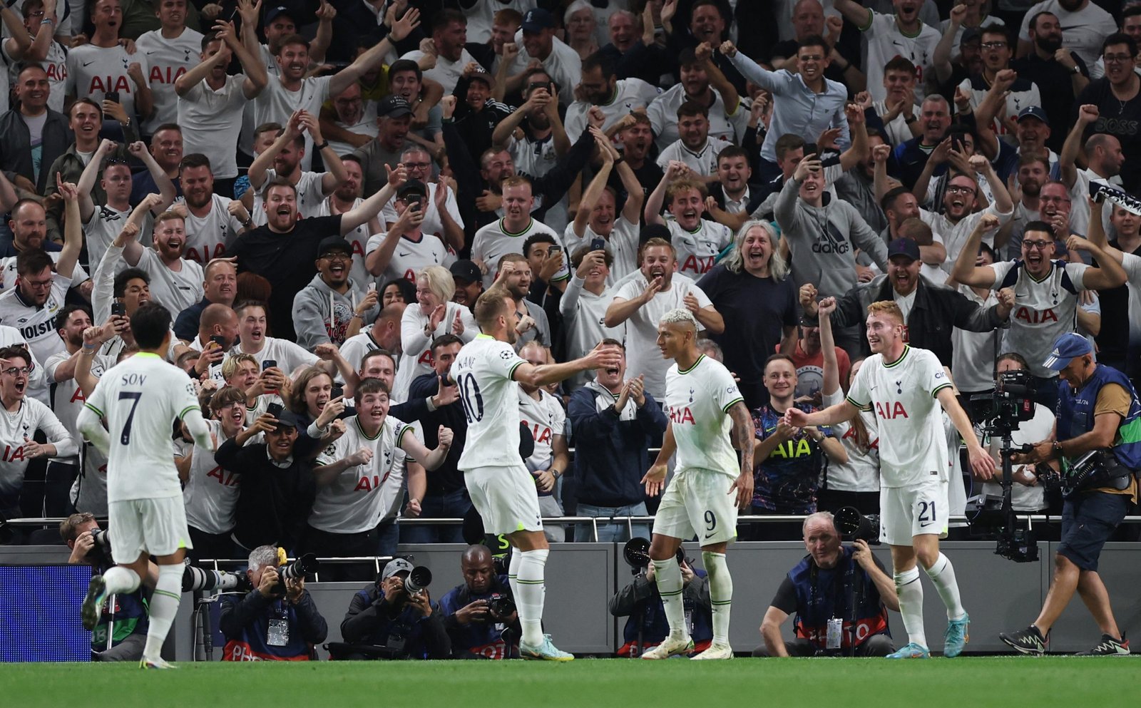 Richarlison’s late double earns Tottenham win over Marseille