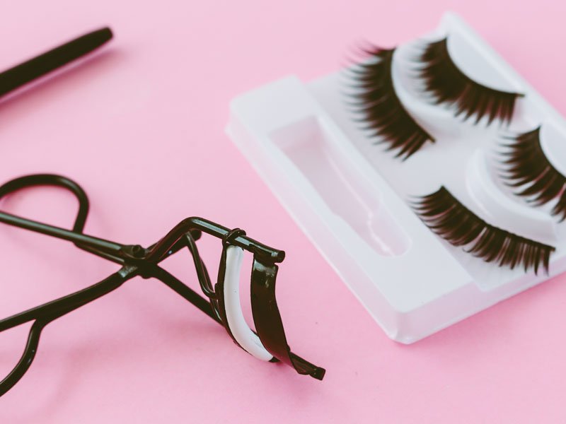Artificial eyelashes detrimental to eye, optometrist cautions