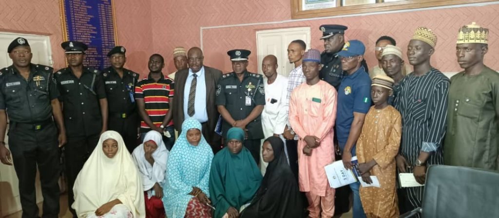 IGP PRESENTS N34.4 MILLION CHEQUES TO FAMILIES OF NINE POLICEMEN IN ZAMFARA