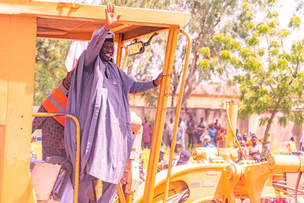 The Project Master, Gov. Fintiri Flags Off Bole/Lakare Road in Yola South