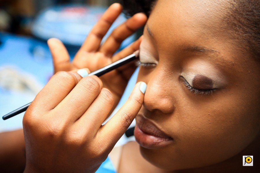 Why women must remove make-up before going to bed – Dermatologist