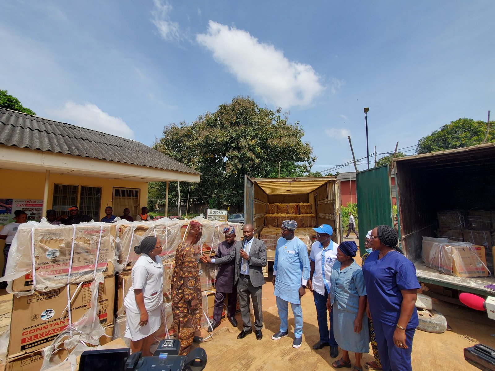 Primary Healthcare: Oyo Government Presents Generators to 351 PHCs