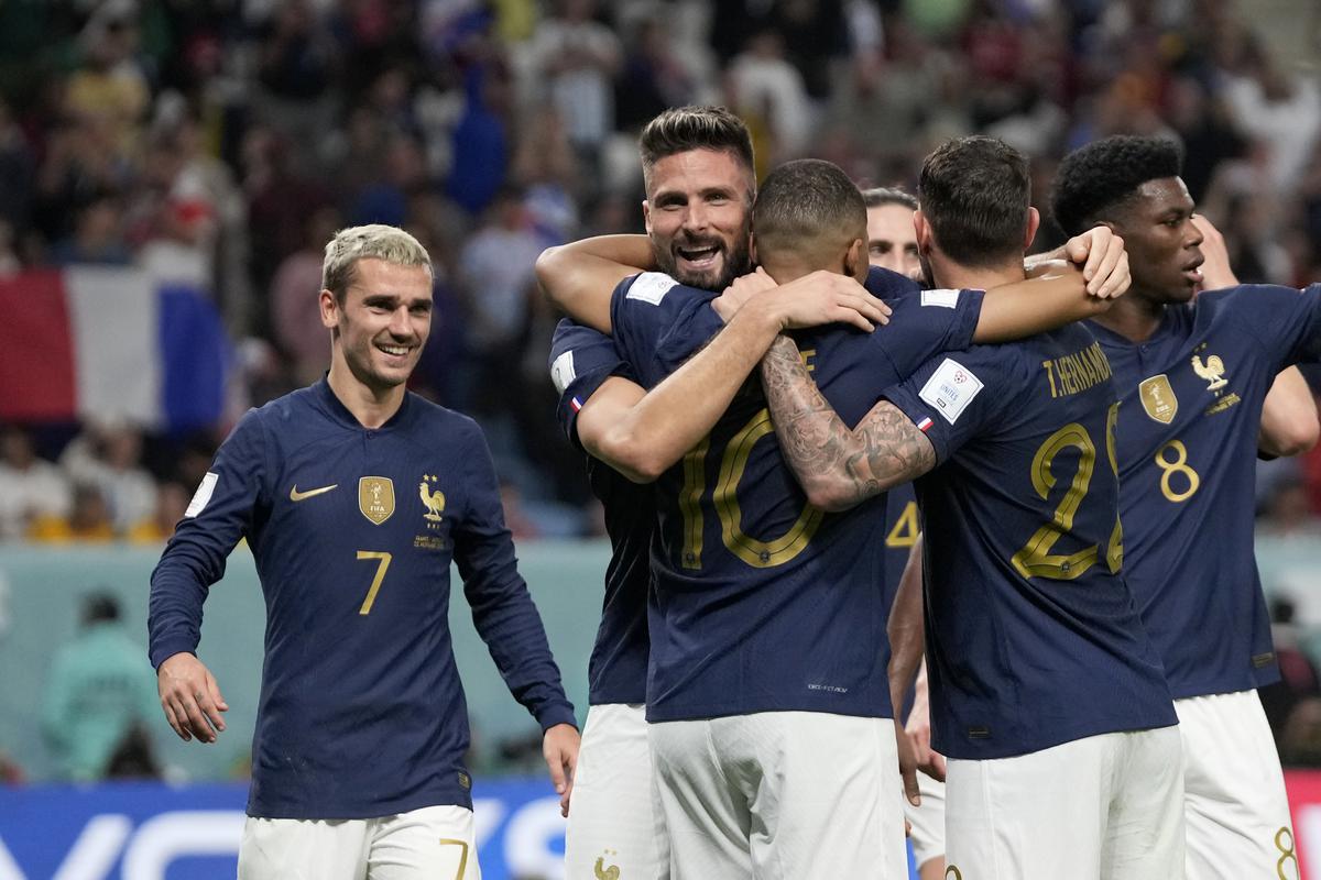 Giroud equals scoring record as France beat Australia in dominant game