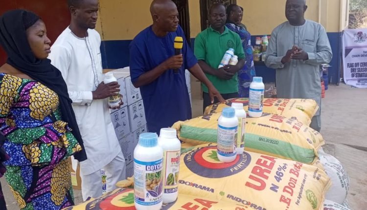 Flood: IFAD commences distribution of input for dry season rice farming in Taraba.
