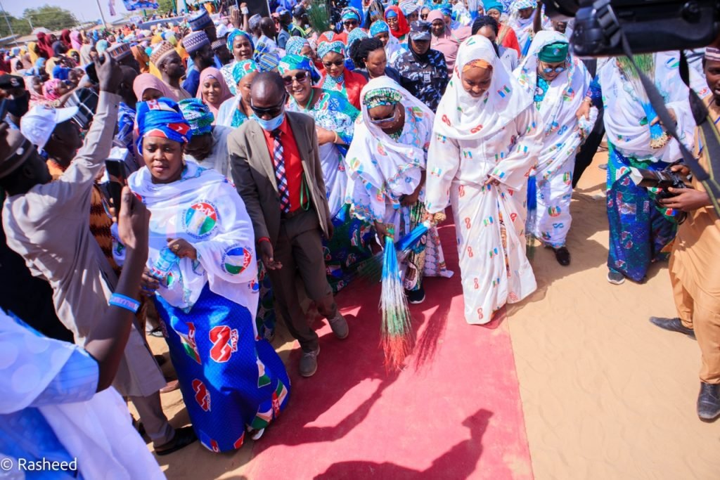 Wife of Kebbi Gov, Dr. Zainab Shinkafi Bagudu flags off APC women campaign rally in Argungu
