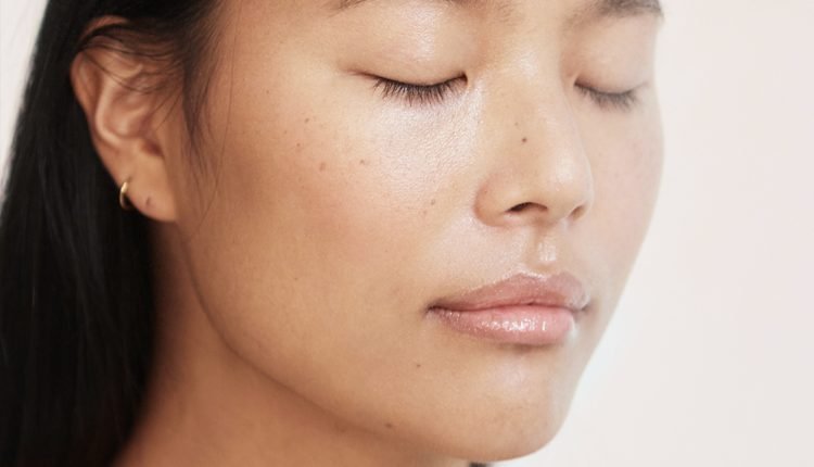 How To Get Dewy Skin Without Makeup: 4 Essential Steps