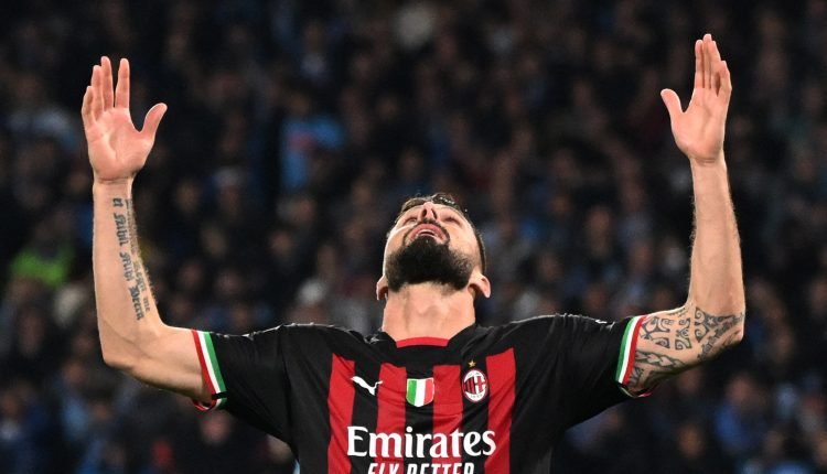 Giroud sends Milan into semis despite late Napoli rally