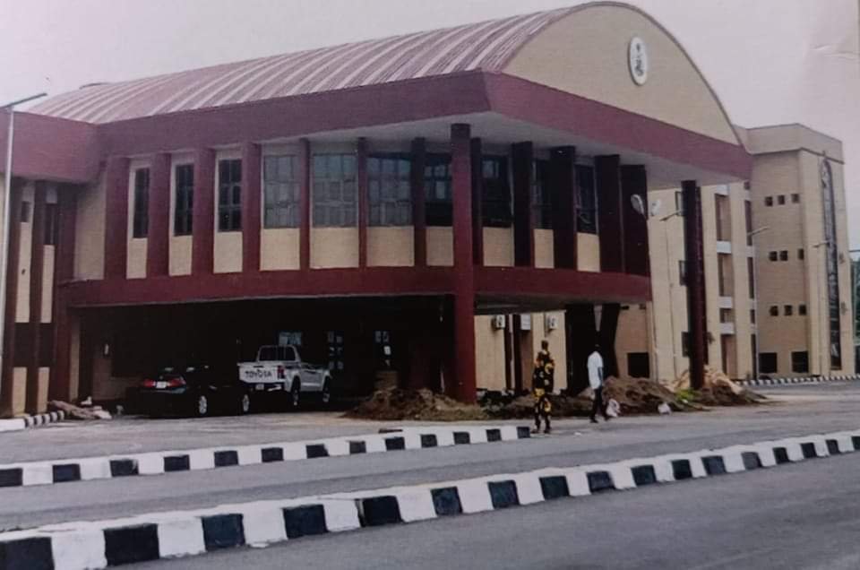 Buhari inaugurates Federal Secretariat, Yenagoa