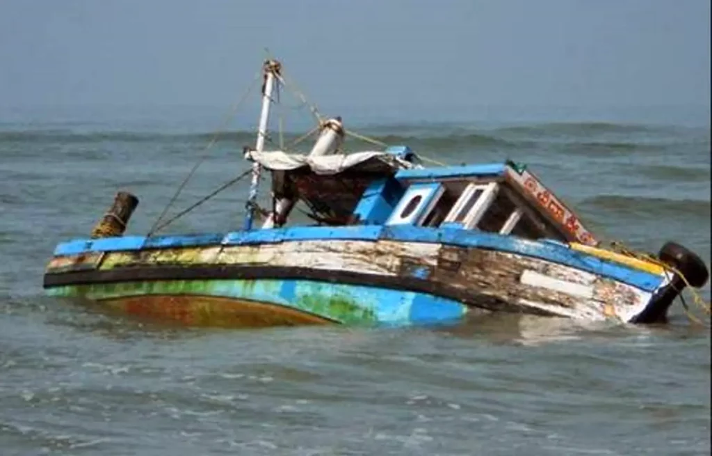 Boat conveying over 100 persons capsizes in Kwara