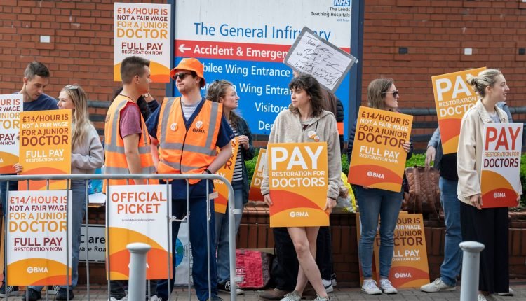 Junior doctors in England announce 4 more days of strikes