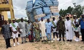 Gov. Kefas of Taraba donates 500 mattresses, cash to corps members