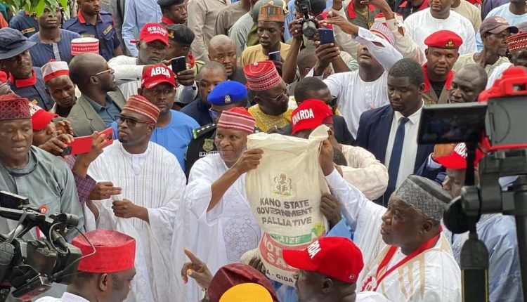 Palliatives: Kano Govt. distributes 457,000 bags of rice, maize to vulnerable