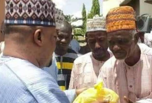 PHILANTHROPIST DONATES FOOD ITEMS TO VULNERABLE HOUSEHOLDS IN ZAMFARA 