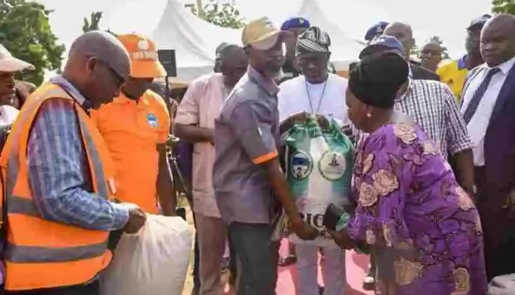 Alia distributes 56 trucks of food palliatives to Benue residents