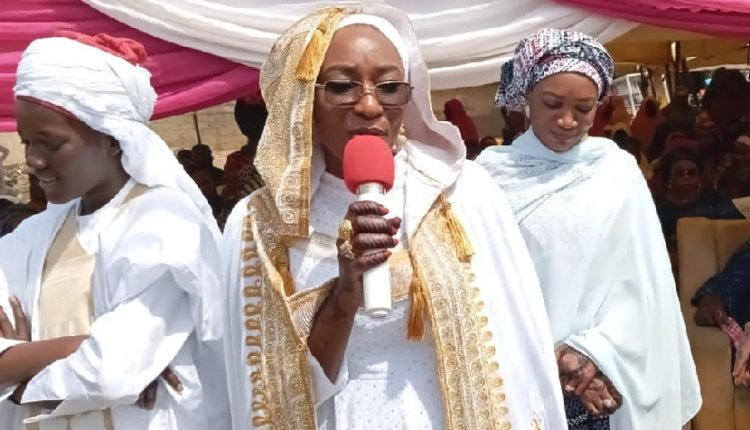 Emir of Dass turbans CSO Forsen, as first uwar marayu, for her selfless service