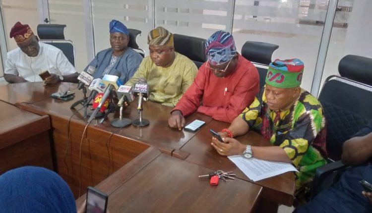 Osun APC faults Adeleke for awarding billion naira road contracts to brother, Deji Adeleke, nephew, Davido, others