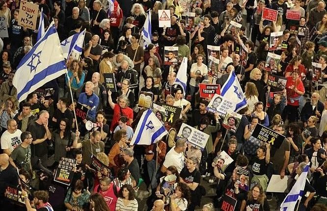 Thousands of Israelis call for Netanyahu’s resignation over Gaza war