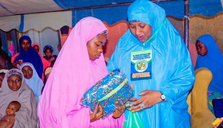 Sallah : group donates, food, clothes to orphans