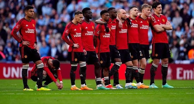 Manchester United edges past coventry into FA cup final after dramatic battle