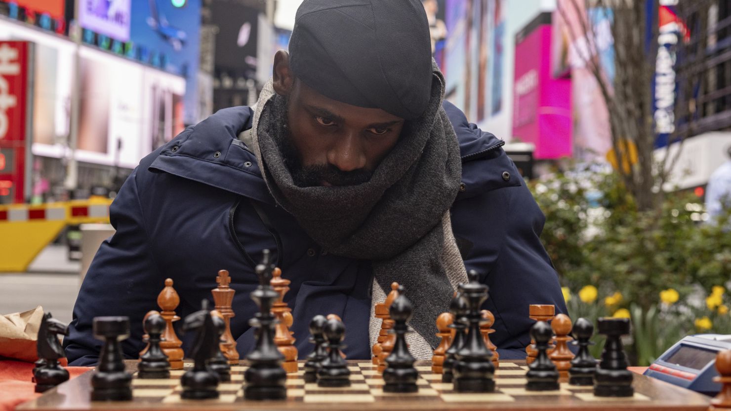 From Slums to New York: Chess master, Tunde Onakoya, sets new world record