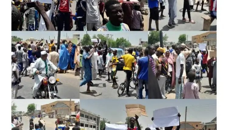 Angry Youths Protest Death Of Civilian Staff Of Nigerian Airforce In Kano
