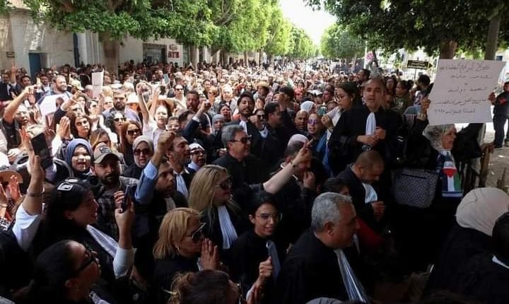 Tunisian lawyers go on strike, protest against alleged police abuse