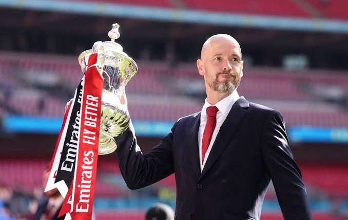 Ten Hag Signs New Manchester United Contract Extension
