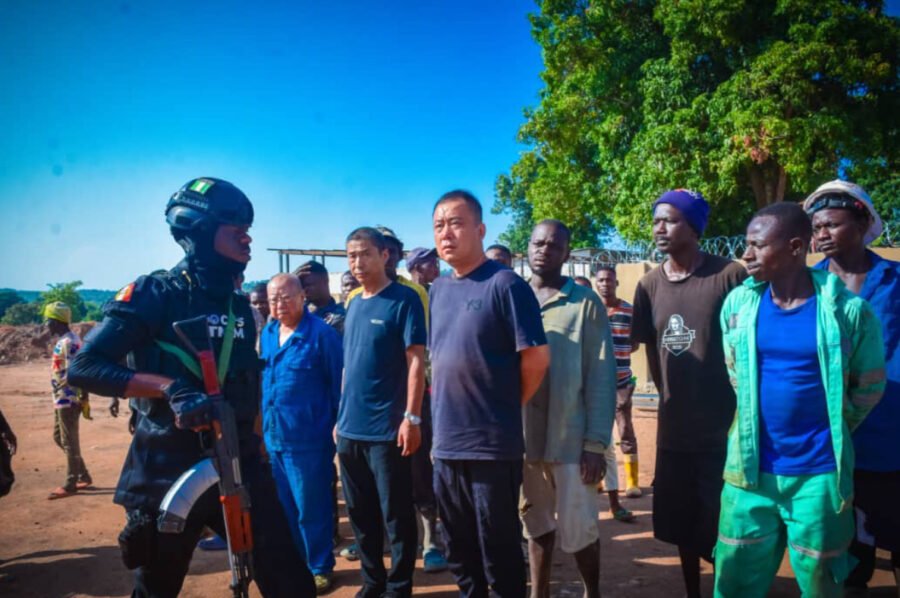 FG nabs 3 Chinese, 2 Nigerians for illegal mining