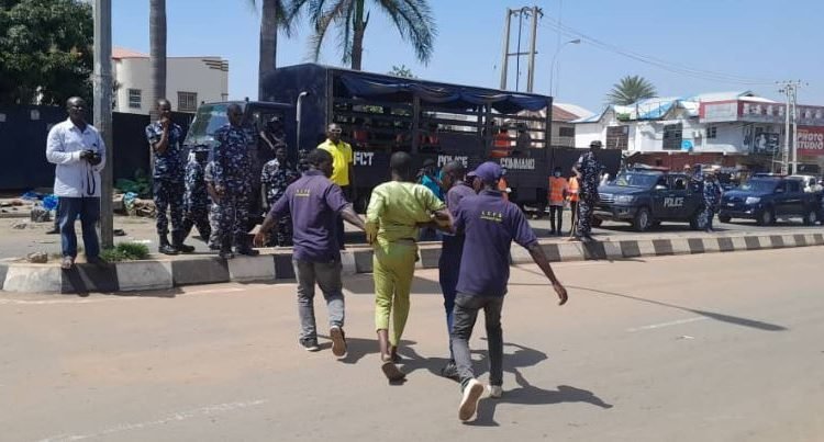 Security operatives arrest 15 beggars, 19 scavengers in FCT
