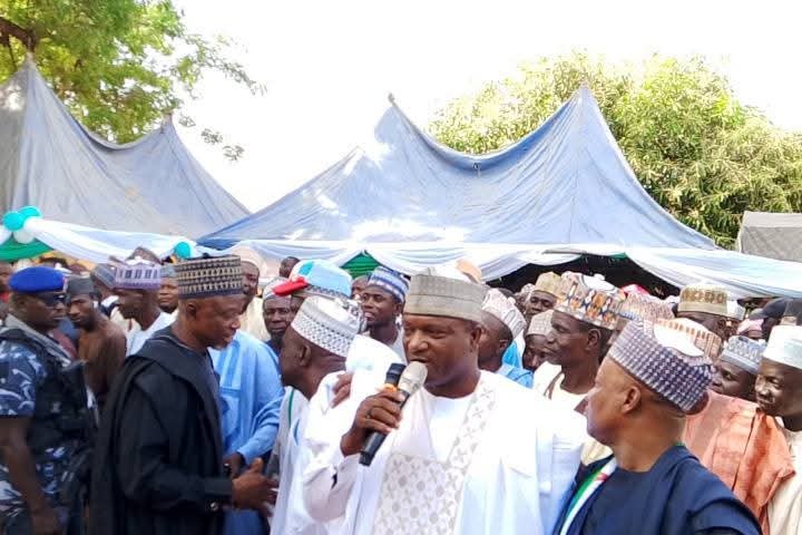 Gov Idris procures chemicals to combat rice disease in Shanga