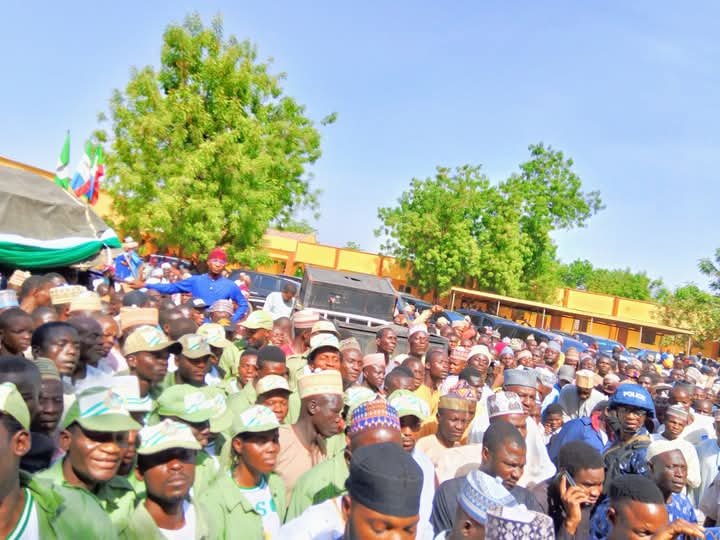 Gov Idris procures chemicals to combat rice disease in Shanga