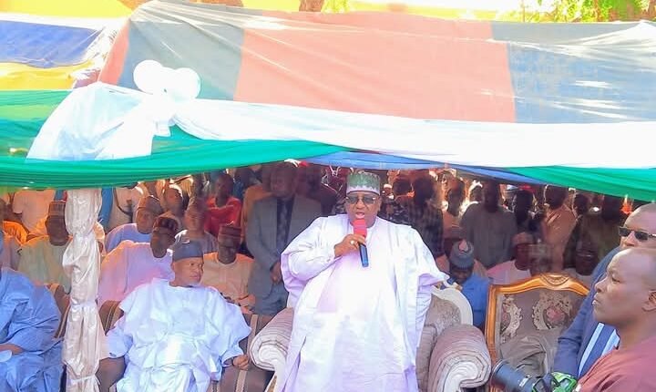 Gov Idris procures chemicals to combat rice disease in Shanga